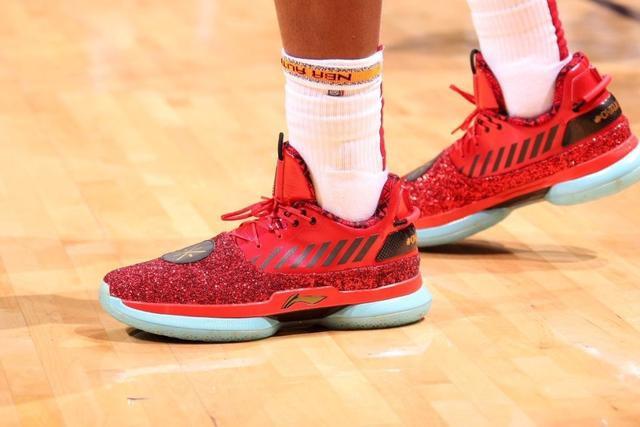 周琦8板3帽首钢逆转广州 邹阳20+10福建负青岛